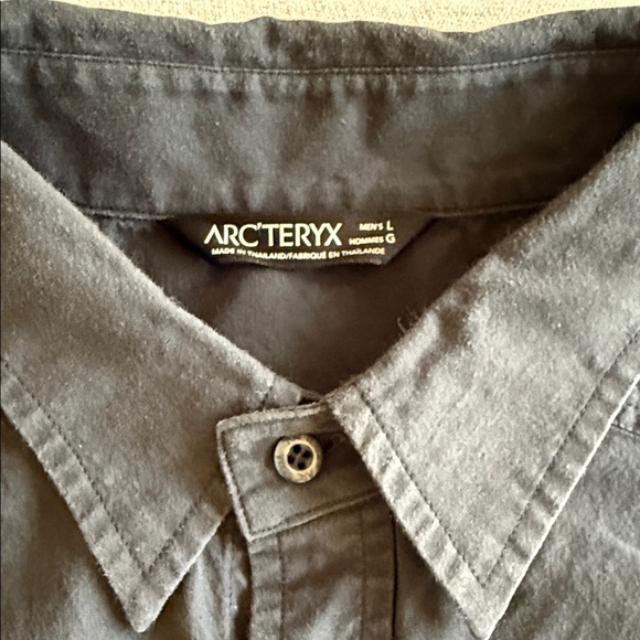 Arc'teryx Men's Black Casual Button Down Shirt - Picture 2 of 5